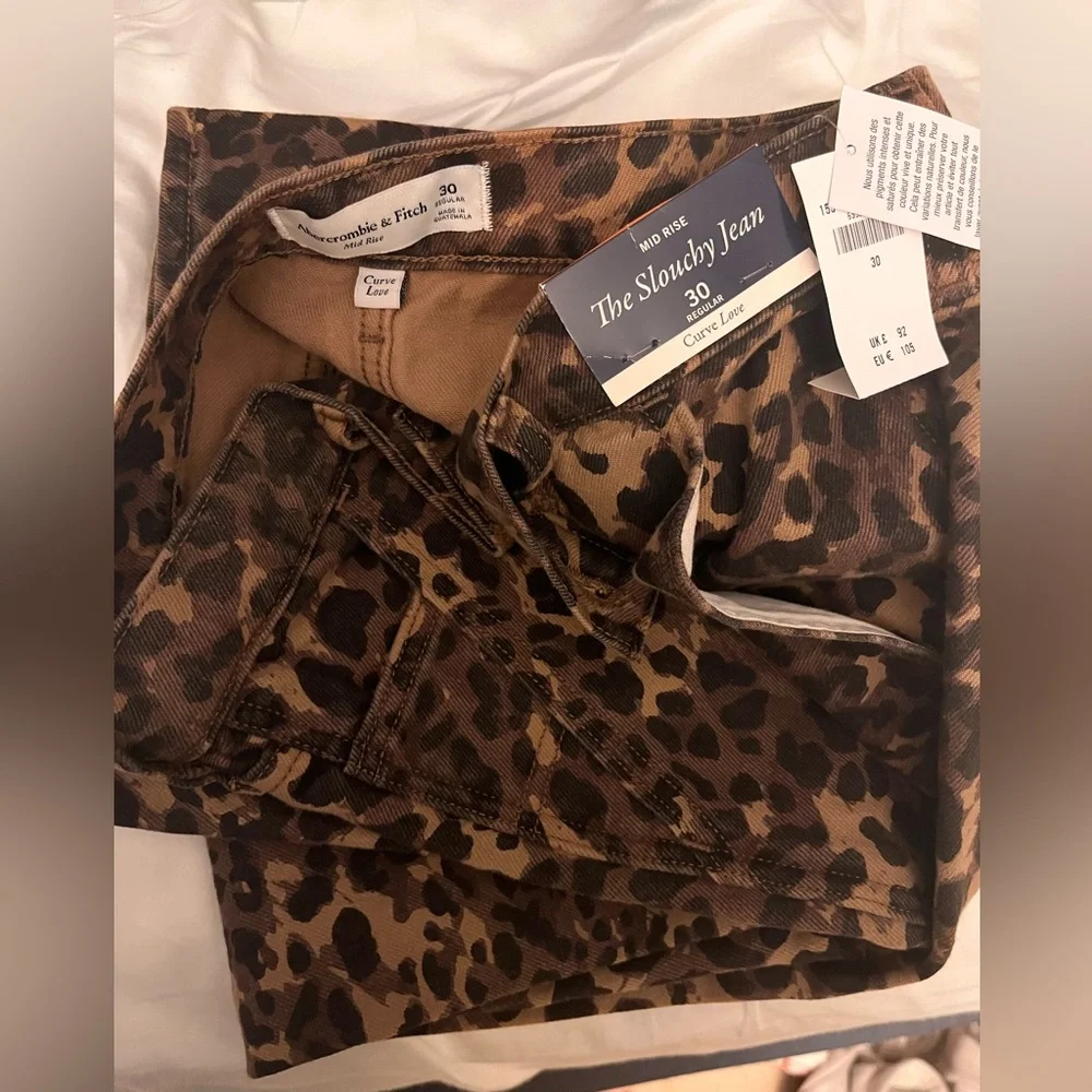 🩵 **NWT**Abercrombie & Fitch- Curve Love Mid-Rise Slouchy Jean- Size 30 - Picture 4 of 4